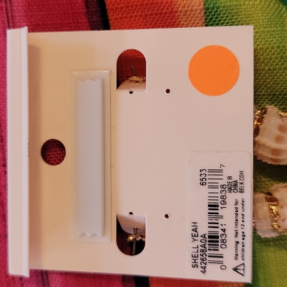 Hoop seashell earings - Picture 2 of 3